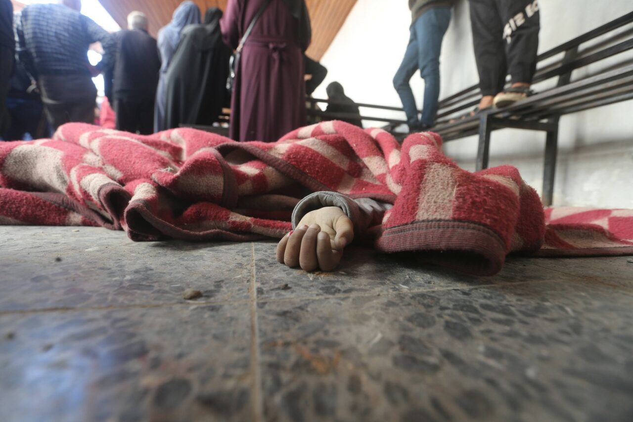 Peste 330 de morṭi după ce Israelul a reluat ATACURILE asupra Fâṣiei Gaza. Oficial ONU: „O încetare a focului trebuie restabilită imediat”