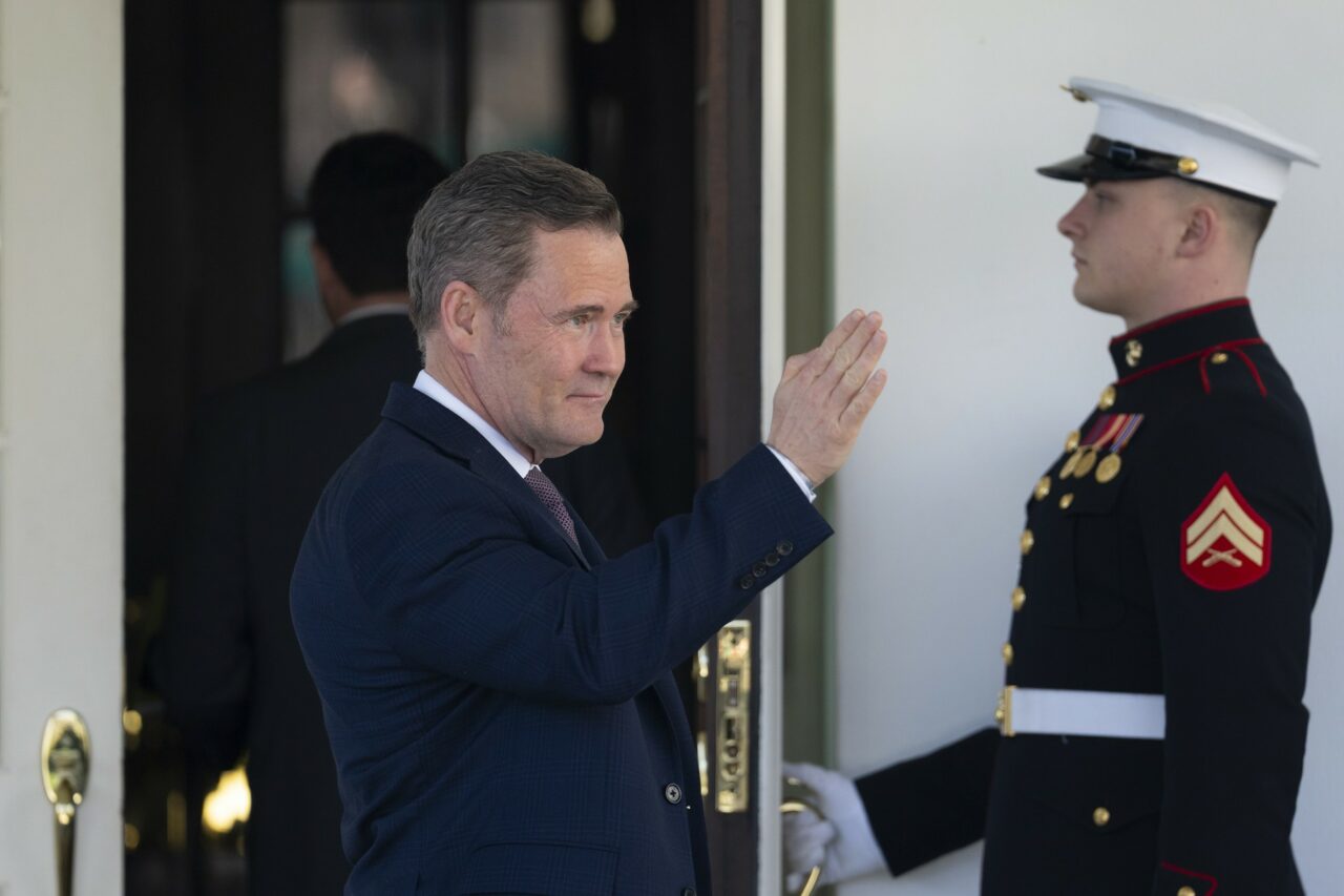 POLITICO: Viitorul lui Mike Waltz este incert după scurgerea de informații. Oficial de la Casa Albă: „Waltz este un mare idiot”
