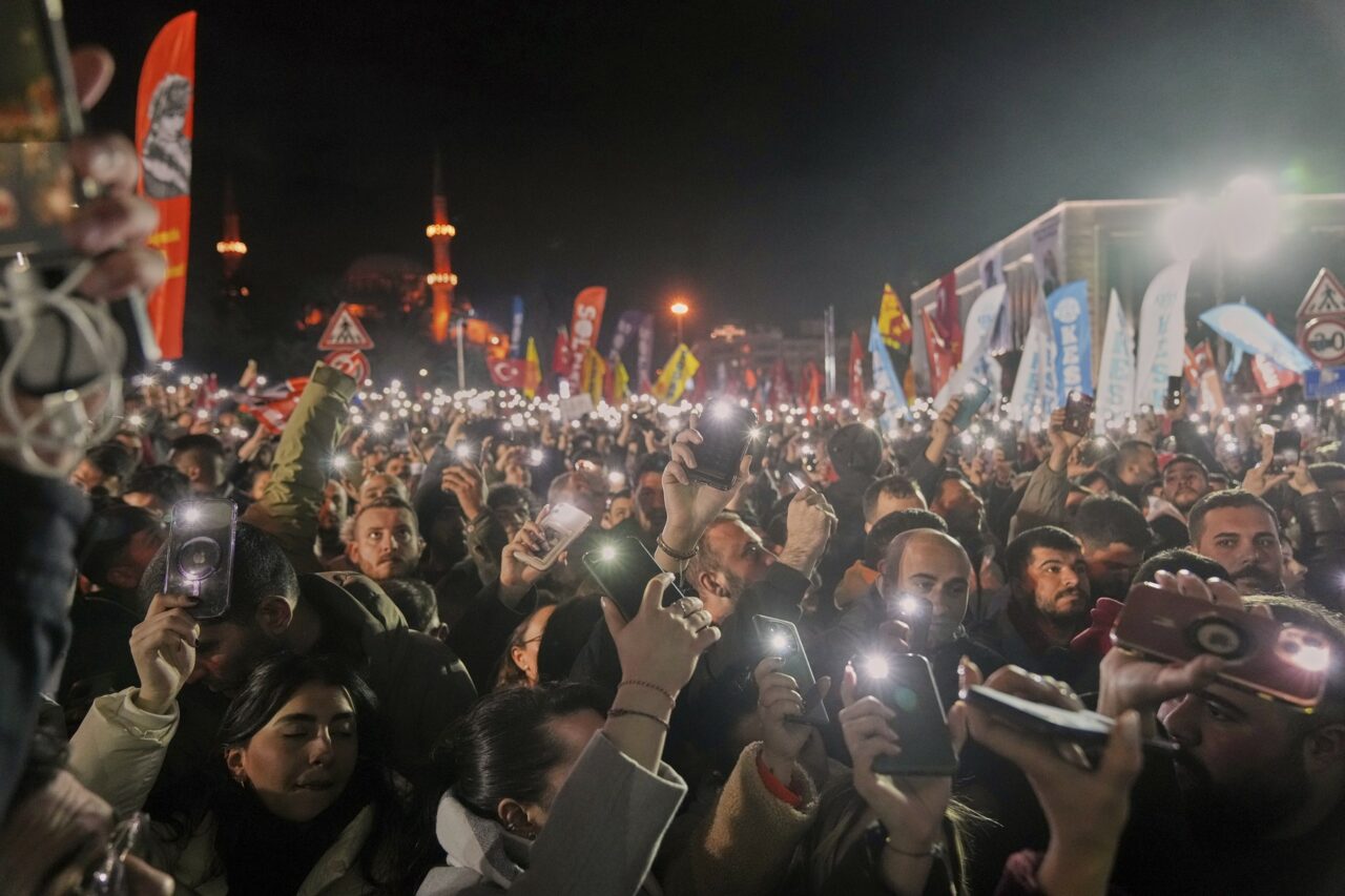 PROTEST la Istanbul. Mii de oameni au manifestat împotriva arestării lui Ekrem Imamoglu