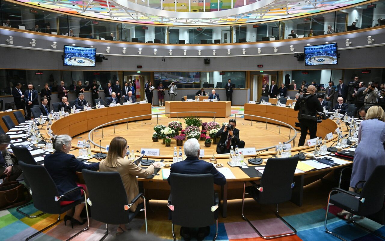 UE îndeamnă statele membre să reducă BIROCRAȚIA, pentru stimularea inovării și a competitivității