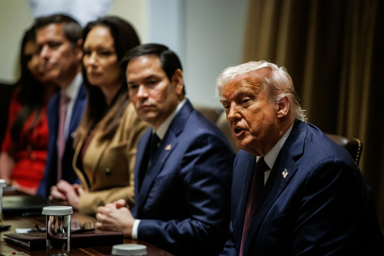 Trump va semna curând acordul privind exploatarea mineralelor rare din UCRAINA /Negocierile cu Rusia vizează chestiuni teritoriale