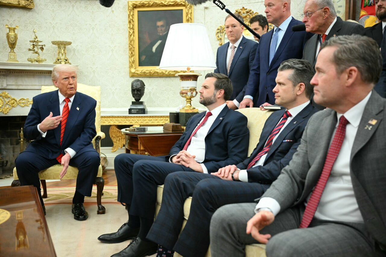 Apar primele reacții după ce Administrația Trump i-ar fi trimis din greșeală unui jurnalist informații despre planurile privind atacurile din Yemen