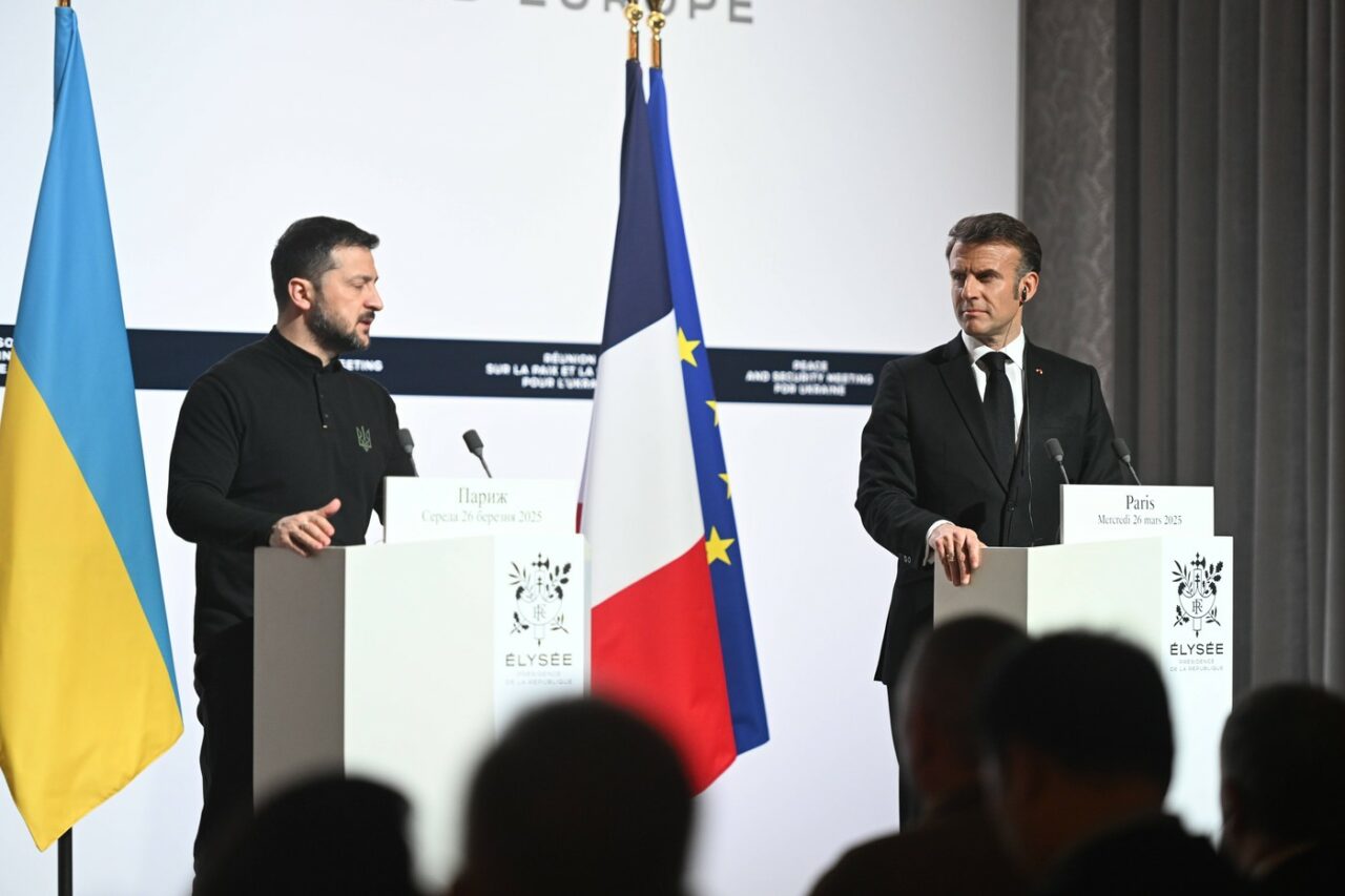 Macron și-a exprimat solidaritatea cu Ucraina, dar a respins trimiterea TRUPELOR europene pe „linia frontului”