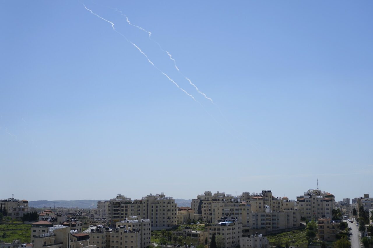 Alertă în Tel Aviv /RACHETE lansate de militanții huthi din Yemen, interceptate de armata israeliană