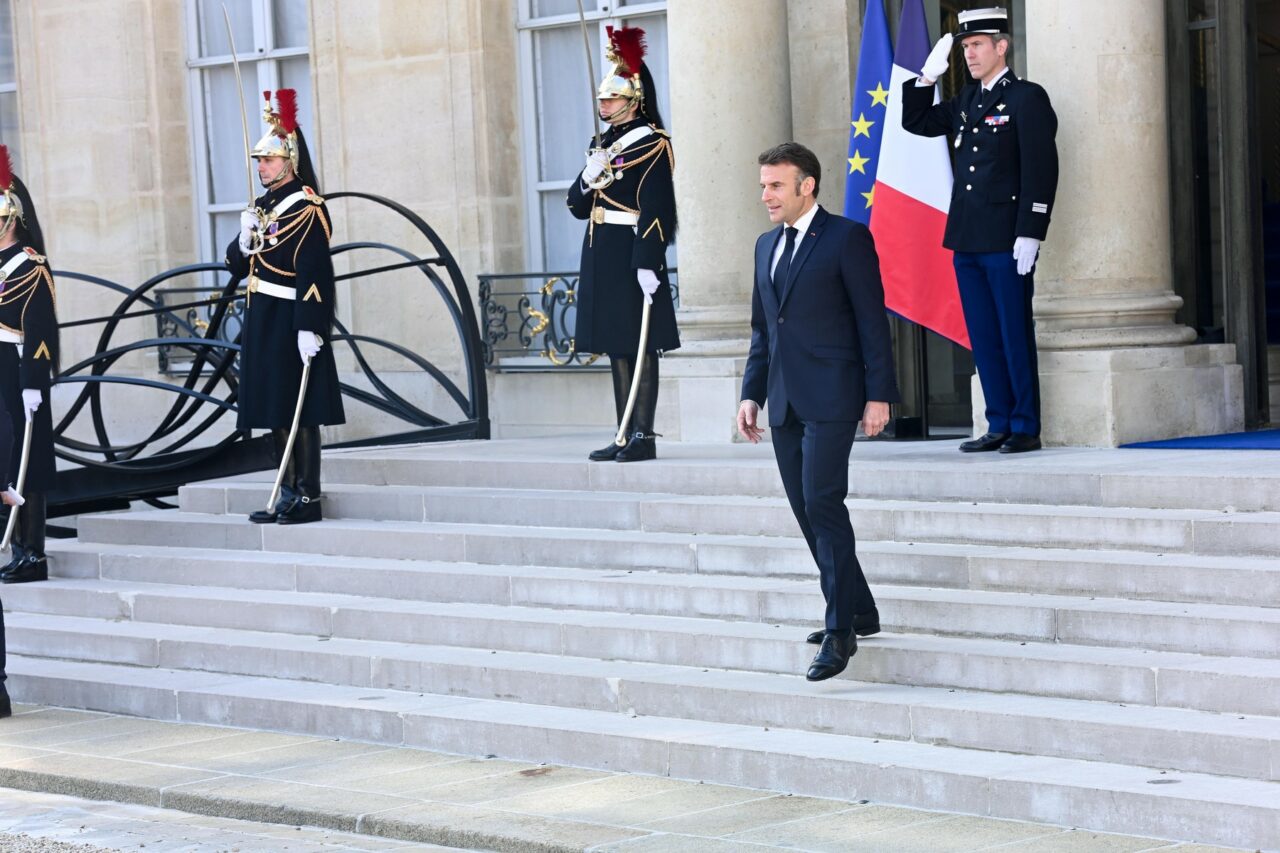 Emmanuel Macron: Franța și Marea Britanie trimit experți militari în UCRAINA pentru pregătirea unei misiuni de garantare a păcii