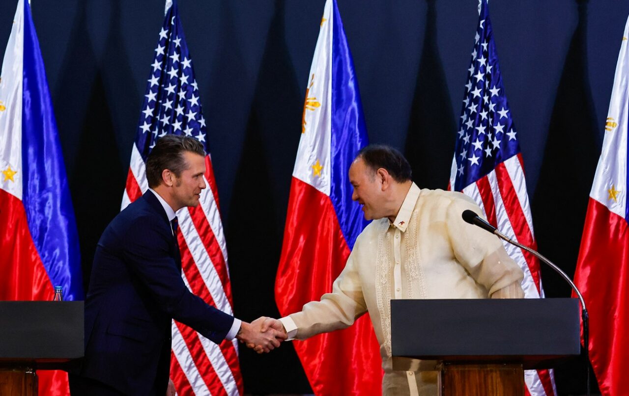 Secretarul Apărării al SUA asigură că Administrația Trump va intensifica măsurile de DESCURAJARE a Chinei, garantând un sprijin financiar Filipinelor