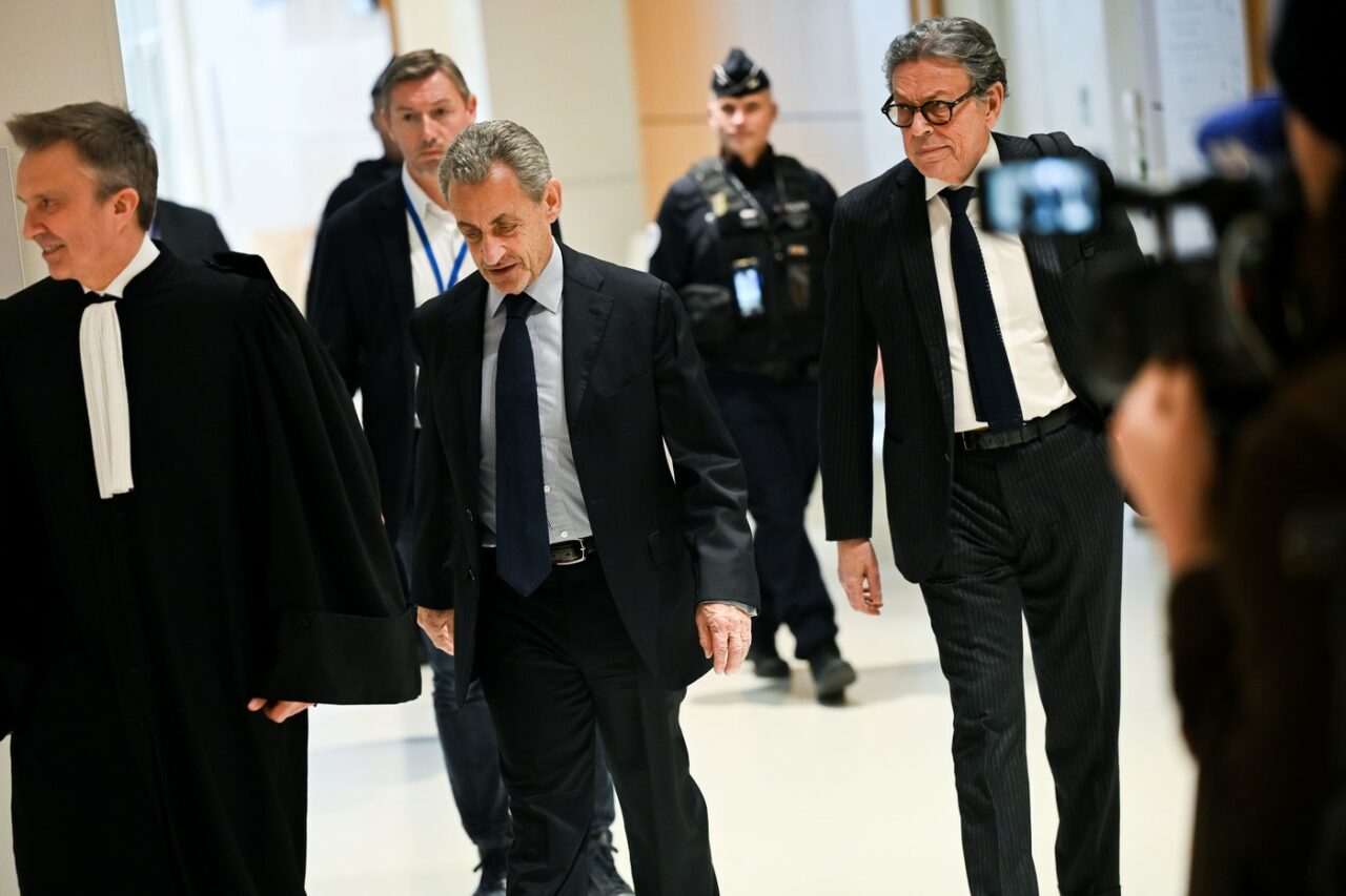 Franța: Procurorii cer o pedeapsă de ȘAPTE ani de închisoare în procesul fostului președinte Nicolas Sarkozy