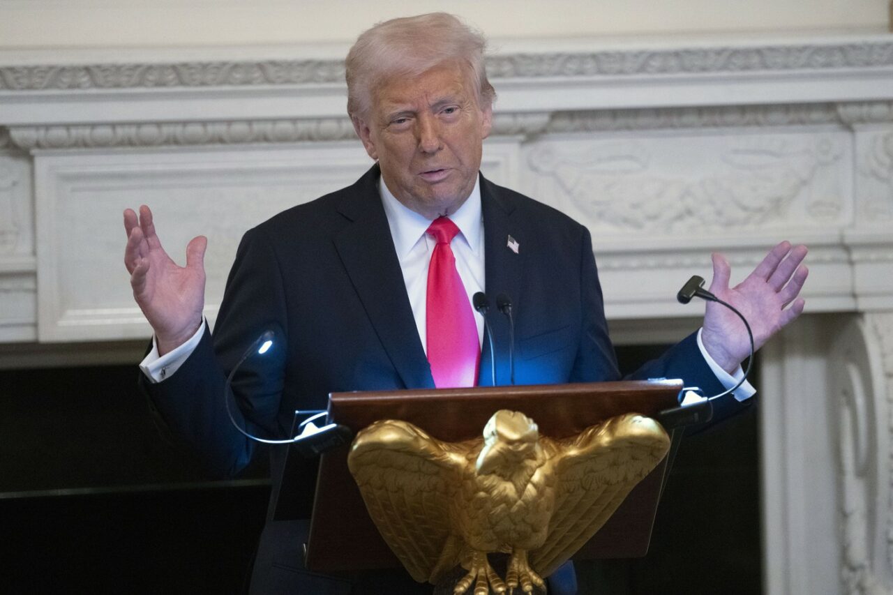 Trump solicită Curții Supreme să ridice INTERDICȚIA deportării imigranților, în virtutea legii inamicilor străini