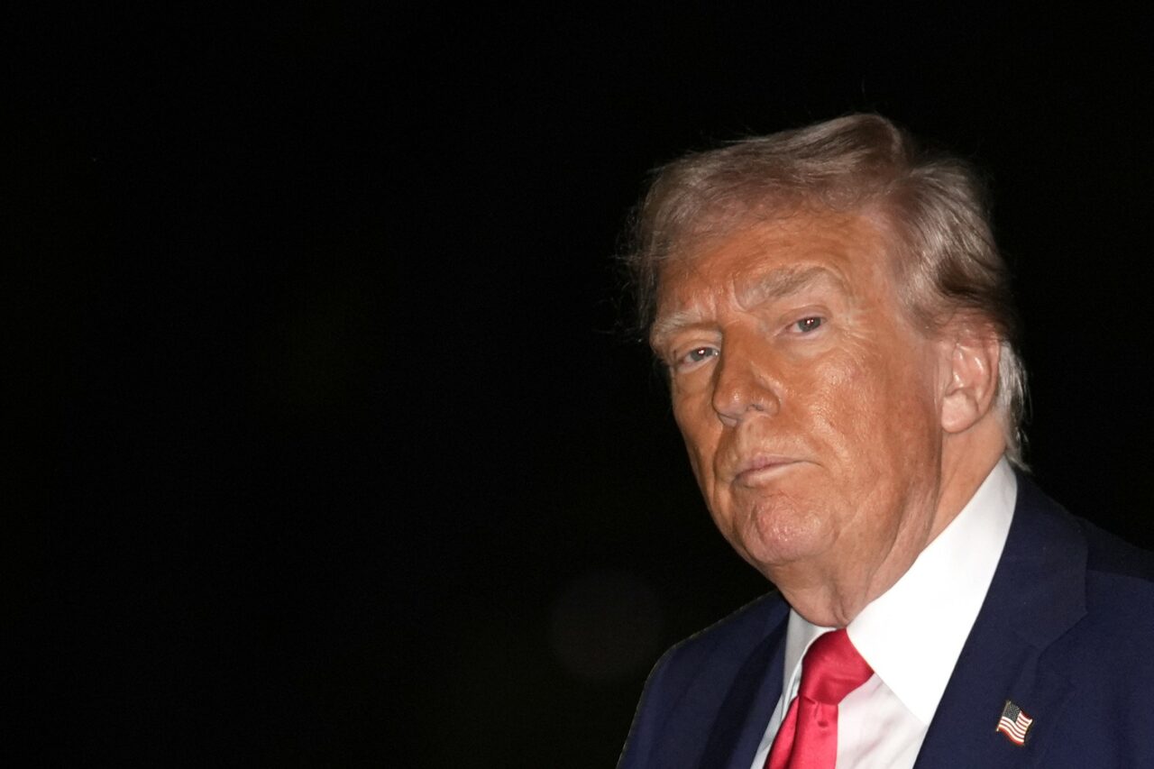 Donald Trump se declară „foarte FURIOS” din cauza unor declarații ale lui Putin despre Volodimir Zelenski. „Nu aș vrea să impun noi taxe Rusiei”