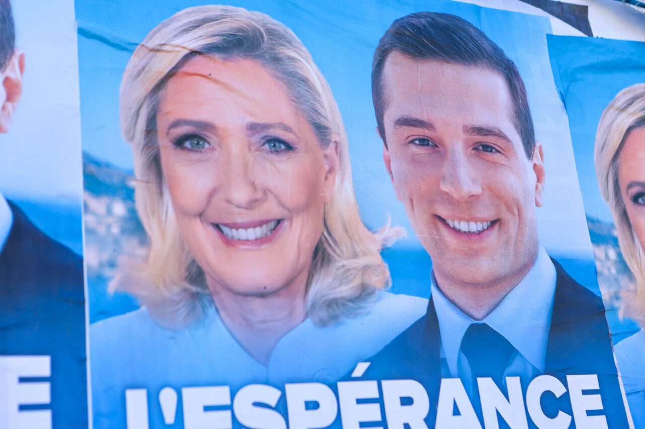 Liderul opoziției din Franța face apel la PROTESTE pașnice după excluderea lui Marine Le Pen din cursa prezidențială
