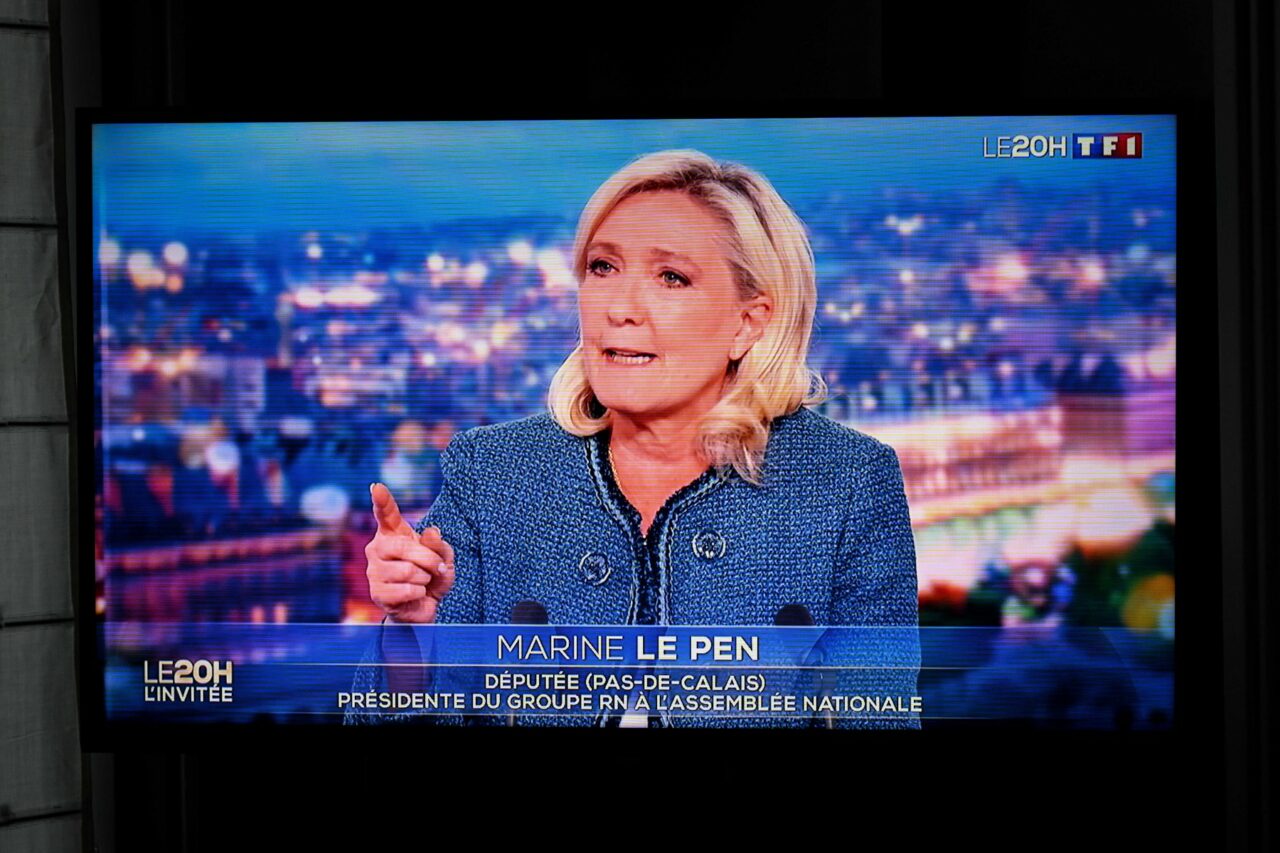 VIDEO | Marine Le Pen contestă vehement ”decizia politică” de eliminare din cursa prezidențială în FRANȚA /„Statul de drept a fost încălcat”
