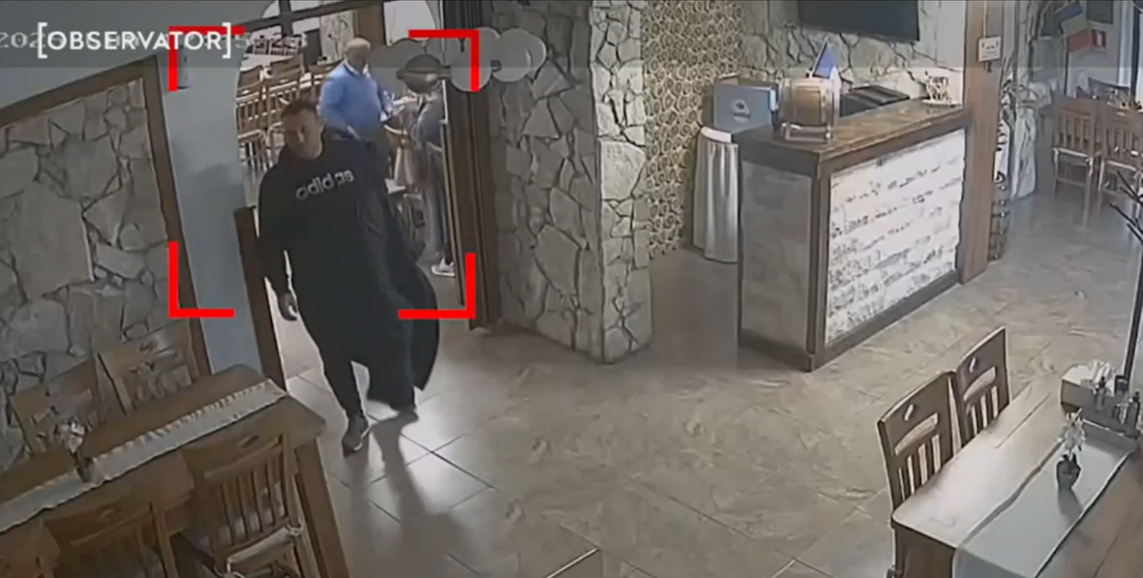 Patronul unui restaurant din satul Mare a postat pe Facebook imagini cu trei clienți care au furat solnițele de pe masă