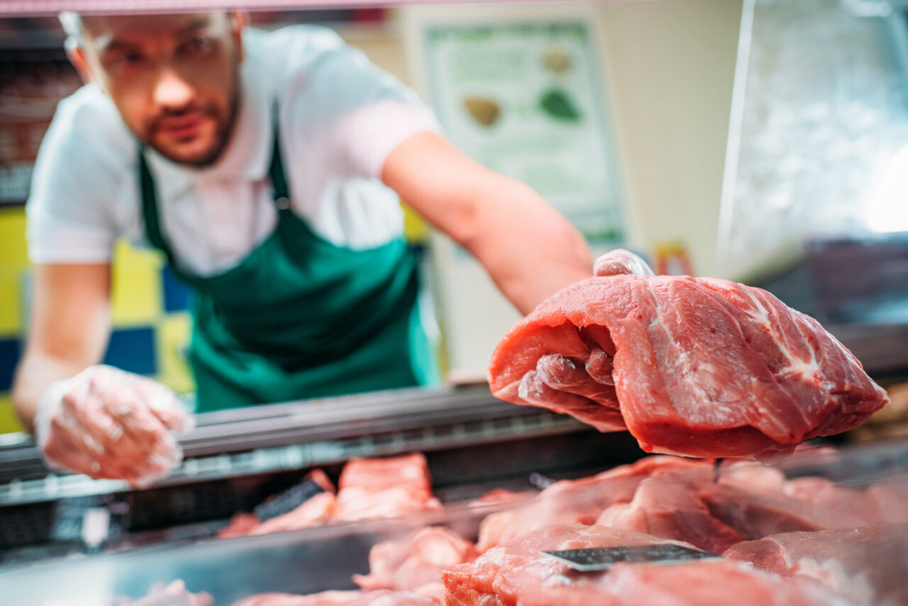 Cum îți dai seama dacă CARNEA din supermarket este proaspătă. Trucul unui bucătar șef a fost dezvăluit