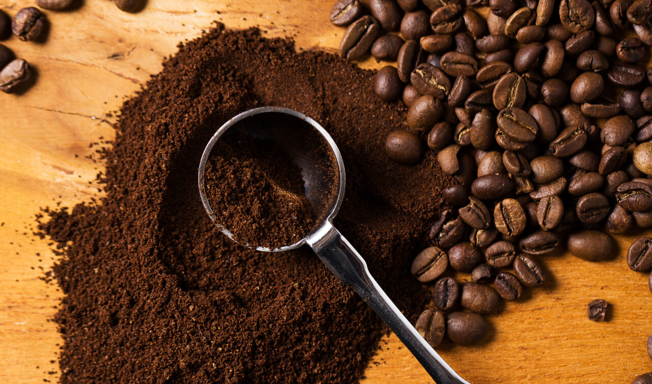 Cum păstrezi cafeaua proaspătă și aromată. În ce tip de recipient se depozitează
