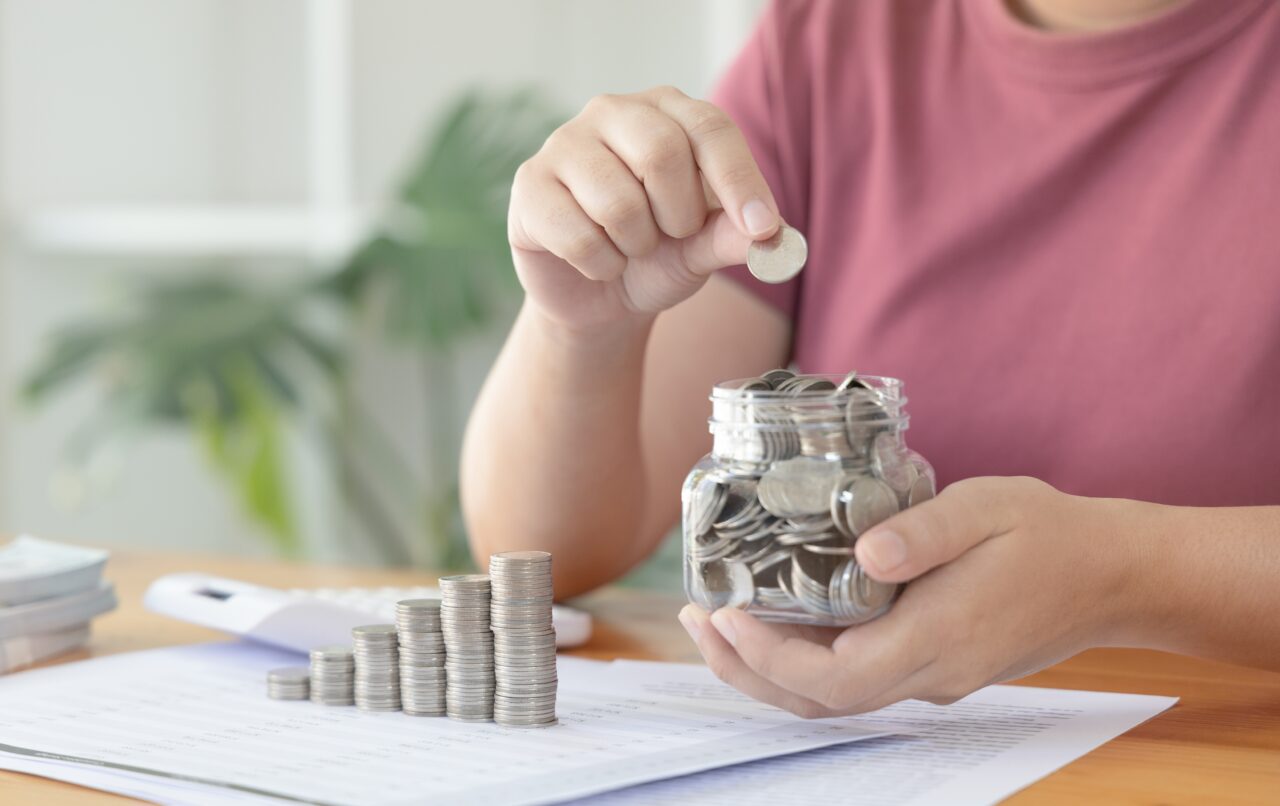 Ratele, facturile și chiriile ar putea să crească, odată ce Euro depășește pragul de 5 lei. Avertismentul transmis de analiști