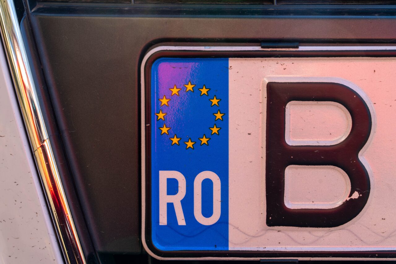 Cât este taxa pentru plăcuțele de înmatriculare. Tarifele au fost majorate