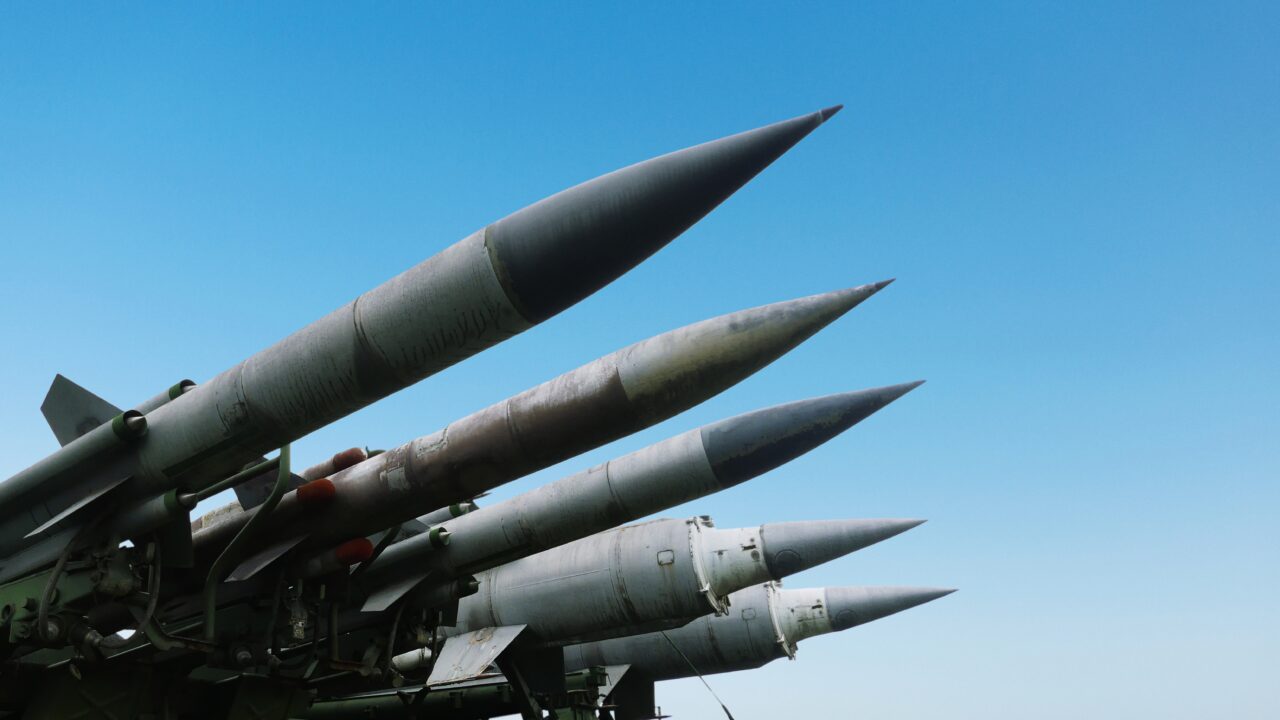 The Telegraph: Statele Unite ar putea retrimite arme NUCLEARE în Marea Britanie