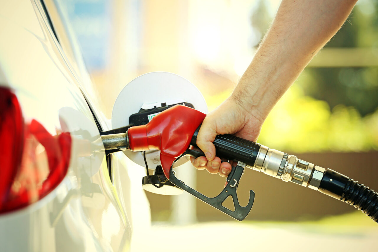 Prețuri carburanți 12 martie 2025. O nouă ieftinire a combustibililor cu 5 bani pe litru
