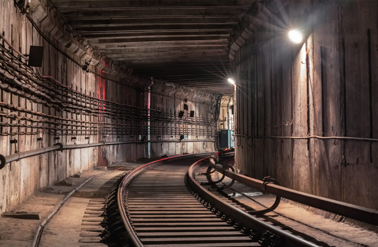 Cele mai moderne tuneluri feroviare și rutiere din istoria României, construite în prezent. Când vor fi deschise circulației