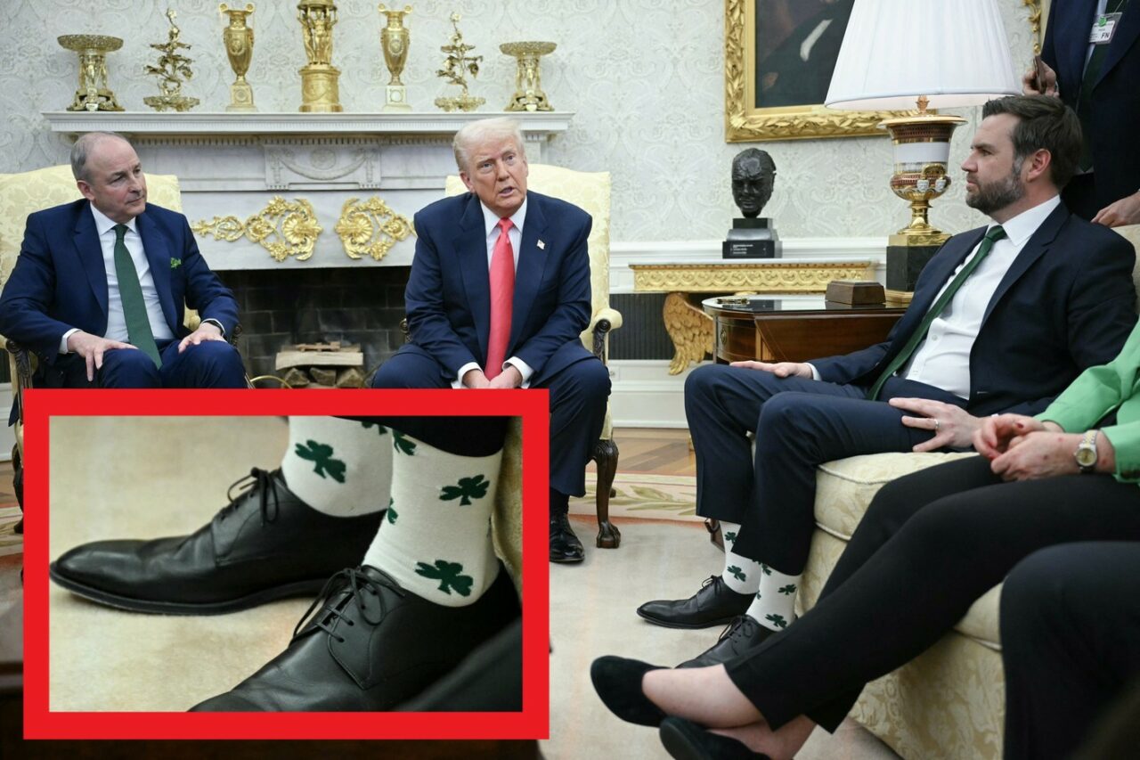 Pe durata întâlnirii cu premierul Irlandei, Donald Trump l-a ironizat pe JD Vance pentru că a purtat șosete cu trifoi, asortate cu cravată verde