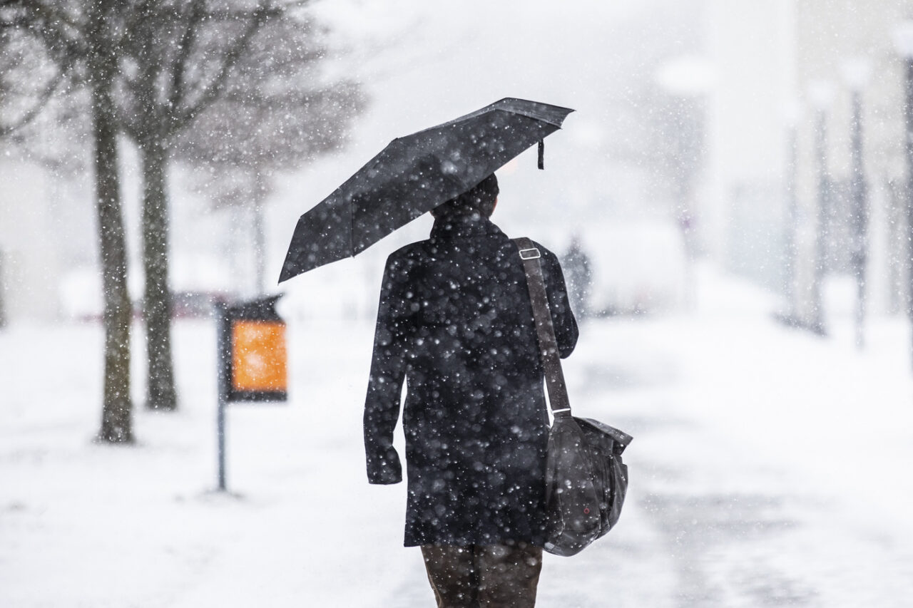 NINSORILE revin în forță în România. Stratul de zăpadă va atinge și 8 cm. Temperaturile scad brusc în toată țara