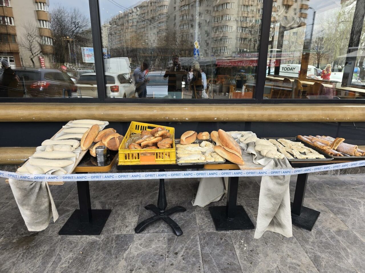 Fabrici de pâine pline de gândaci, mucegai și rugină. ANPC a amendat o firmă de panificație cu 50.000 lei și i-a oprit temporar activitatea