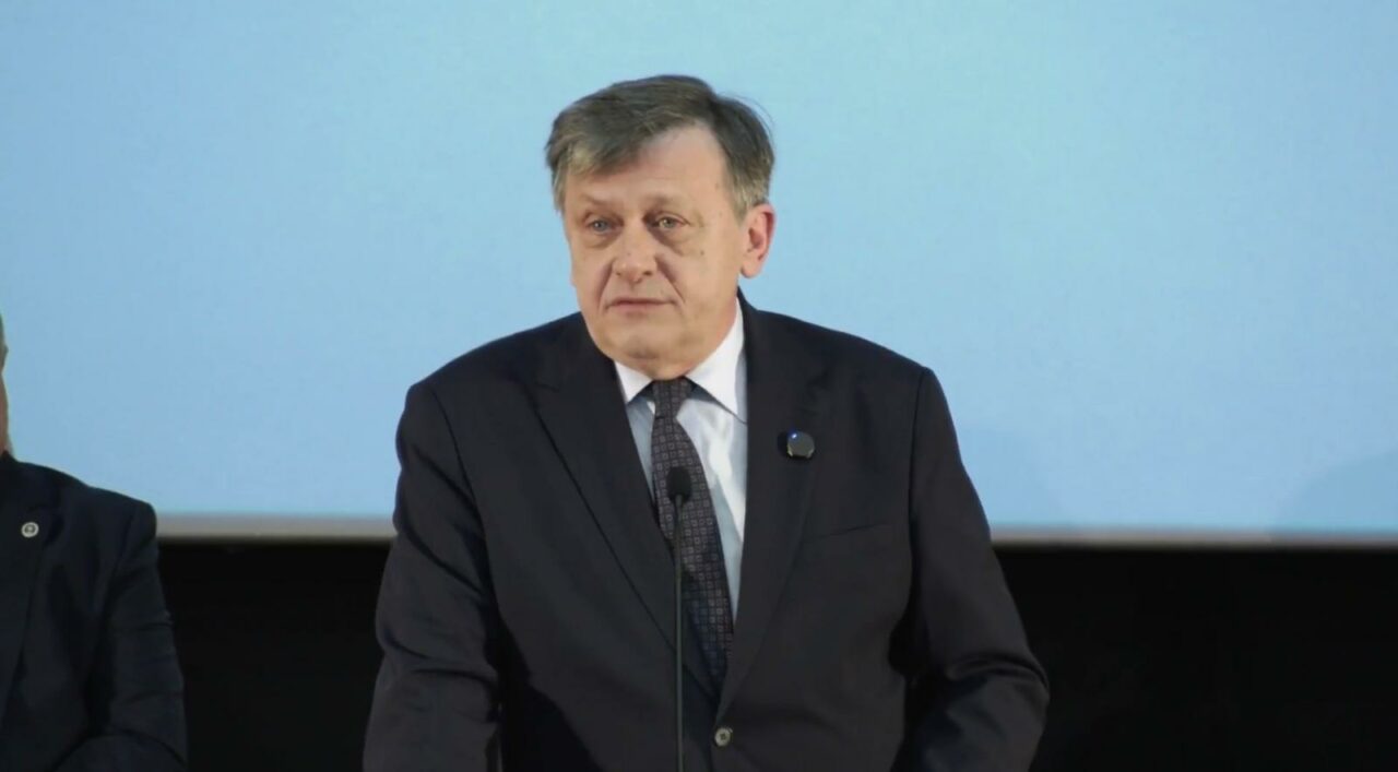 Crin Antonescu, ATAC furibund la adresa lui Ponta: „Are nerușinarea să spună că nu rămâne Ciolacu premier. Eu nu sunt trădător. Nu intră în finală”