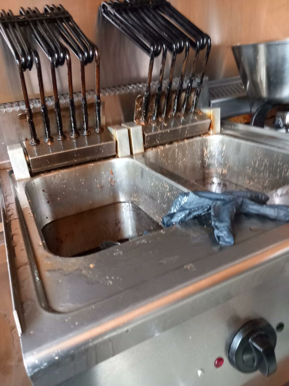 Protecția Consumatorilor a amendat restaurantul lui Pescobar. Incredibil pentru ce l-au sancționat cu 30.000 lei