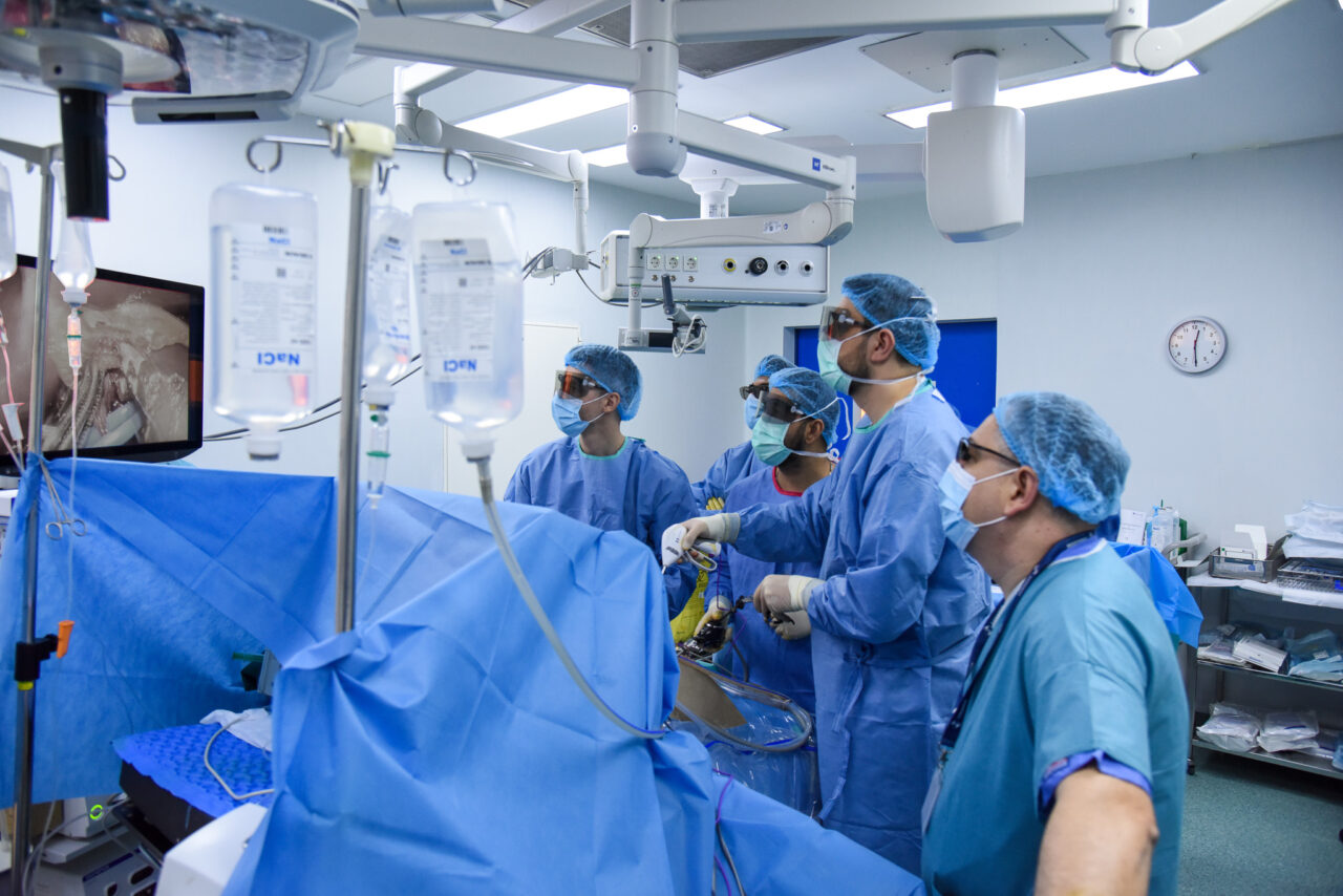 Recoltare complet laparoscopică, pentru un nou transplant hepatic  realizat cu succes la SANADOR