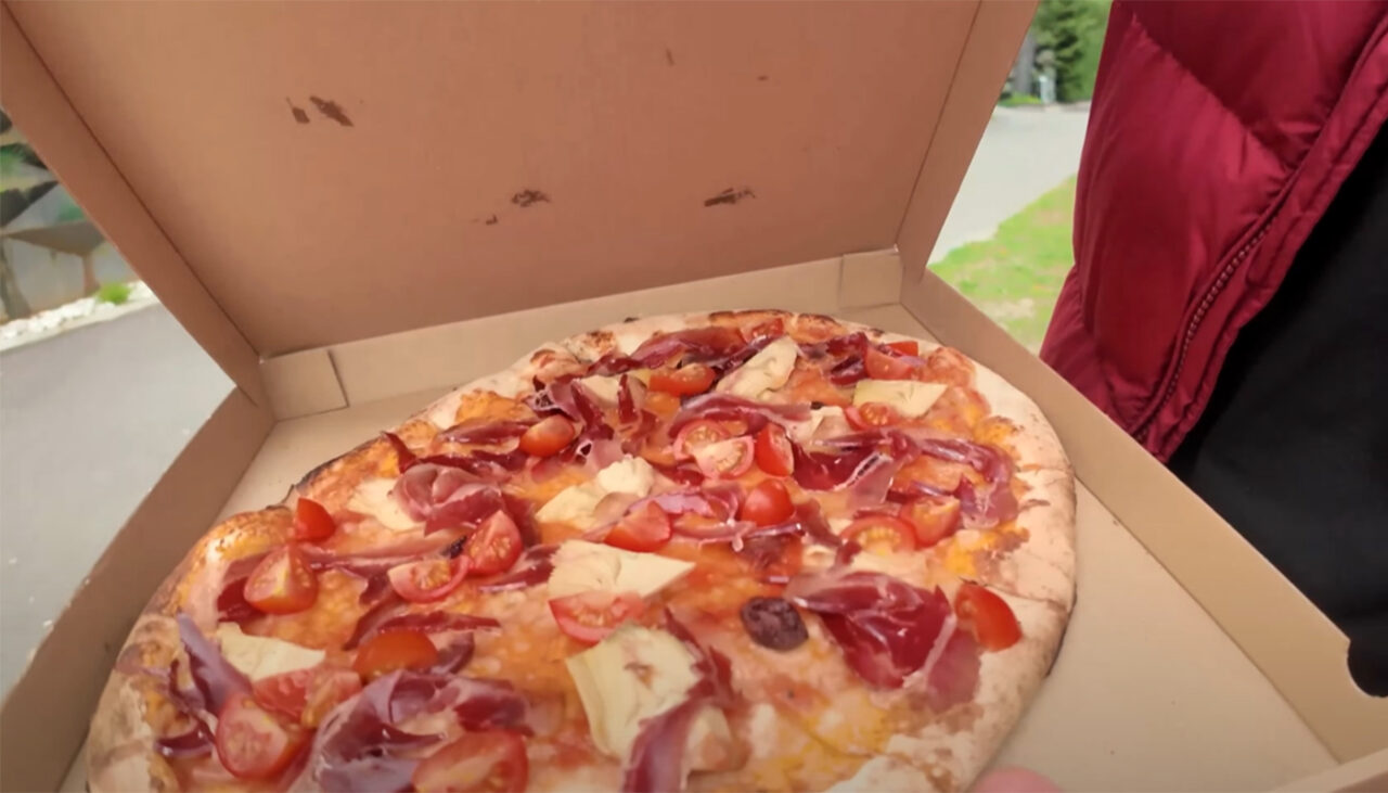 Câți lei costă cea mai scumpă pizza din București. Cât este cea mai ieftină