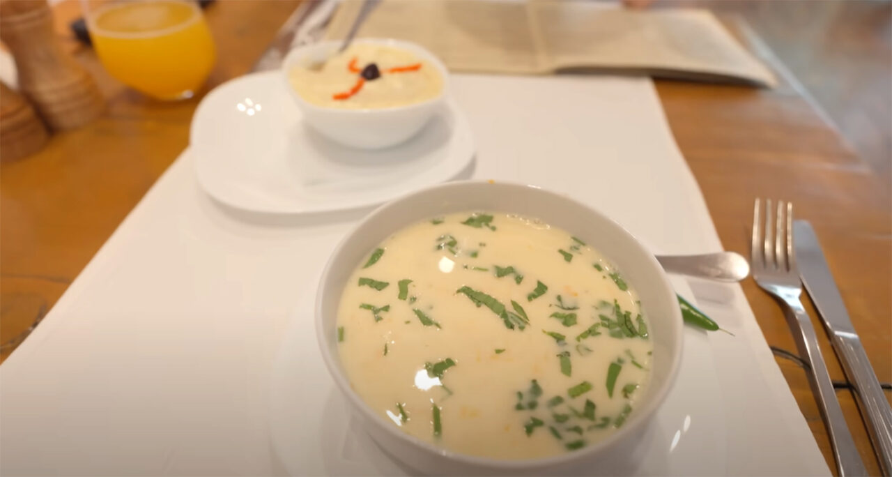 O porție la doi, noua „modă” la restaurant, în austeritate: „Mănânc ce a rămas de la soție”