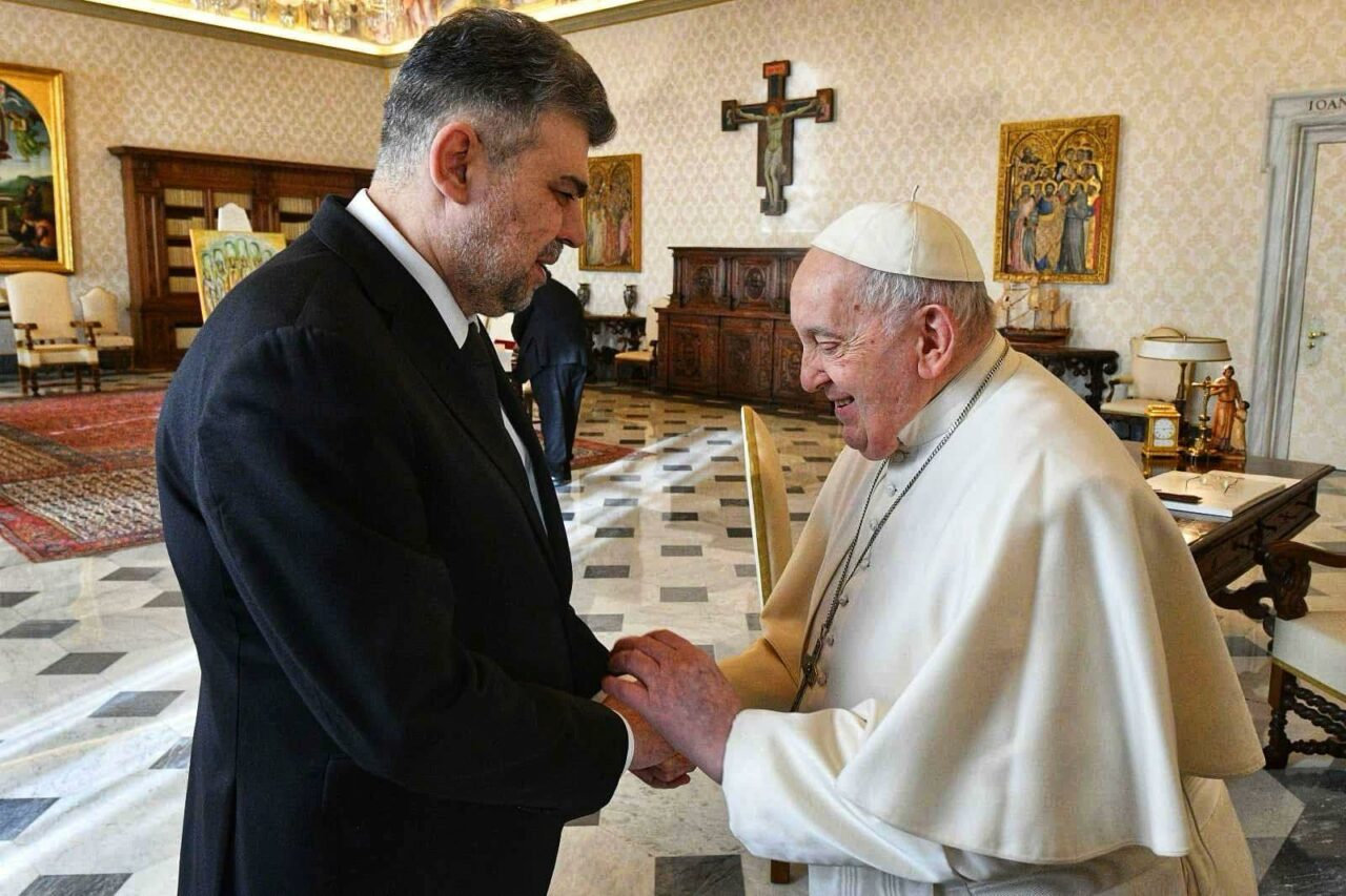 Mesajul lui Marcel Ciolacu după decesul Papei Francisc: „Rămâne pentru oamenii din întreaga lume apărătorul neobosit al păcii”