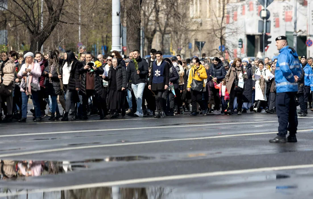 Restricții de circulație în București de Florii. Vor avea loc două mari procesiuni religioase