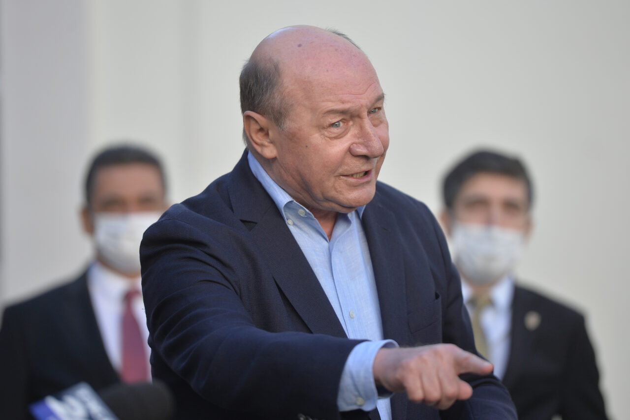 Traian Băsescu le cere Elenei Lasconi și lui Nicușor Dan să stabilească UN SINGUR candidat: „Știu că e greu, dar trebuie să o faceți”