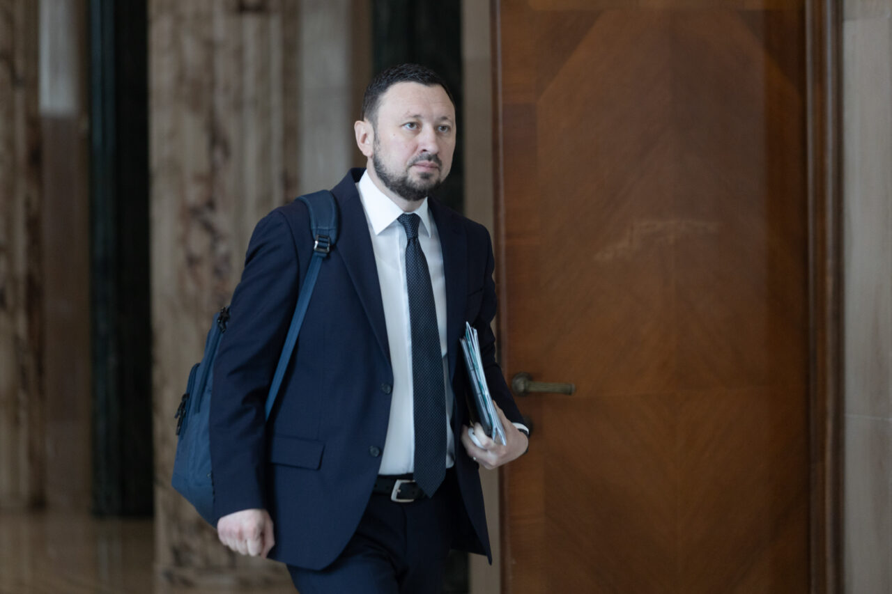 Ministerul MEDIULUI va reduce numărul secretarilor de stat de la 5 la 3 și numărul de posturi de secretar general adjunct de la 3 la 2