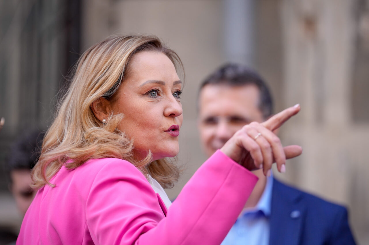 Elena Lasconi, după acuzațiile privind AVOCATUL ei: Este membru în Baroul Avocaților și are dreptul legal să își exercite profesia