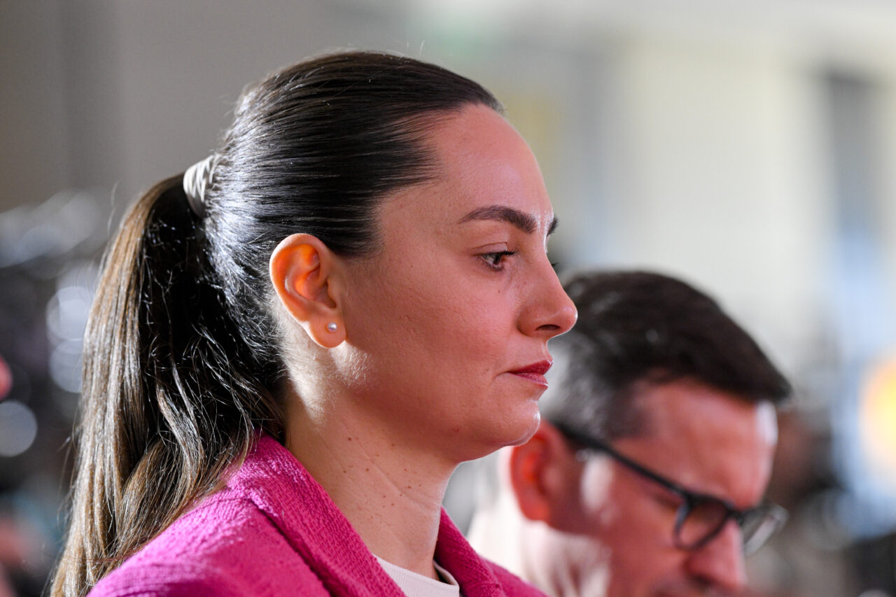 Șefa POT, Anamaria Gavrilă, din nou în SCANDAL cu jurnaliștii de la Parlament: „Am voie să merg la toaletă fără telefoanele voastre?”
