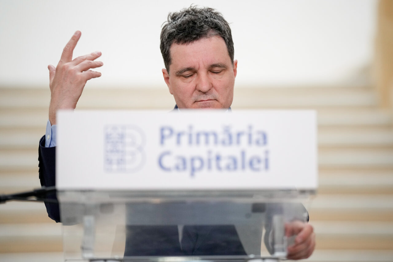 Nicușor Dan, înregistrat când FORȚEAZĂ un funcționar din Primărie să-și dea demisia, sau să plece prin transfer, chiar dacă angajatul era în medical