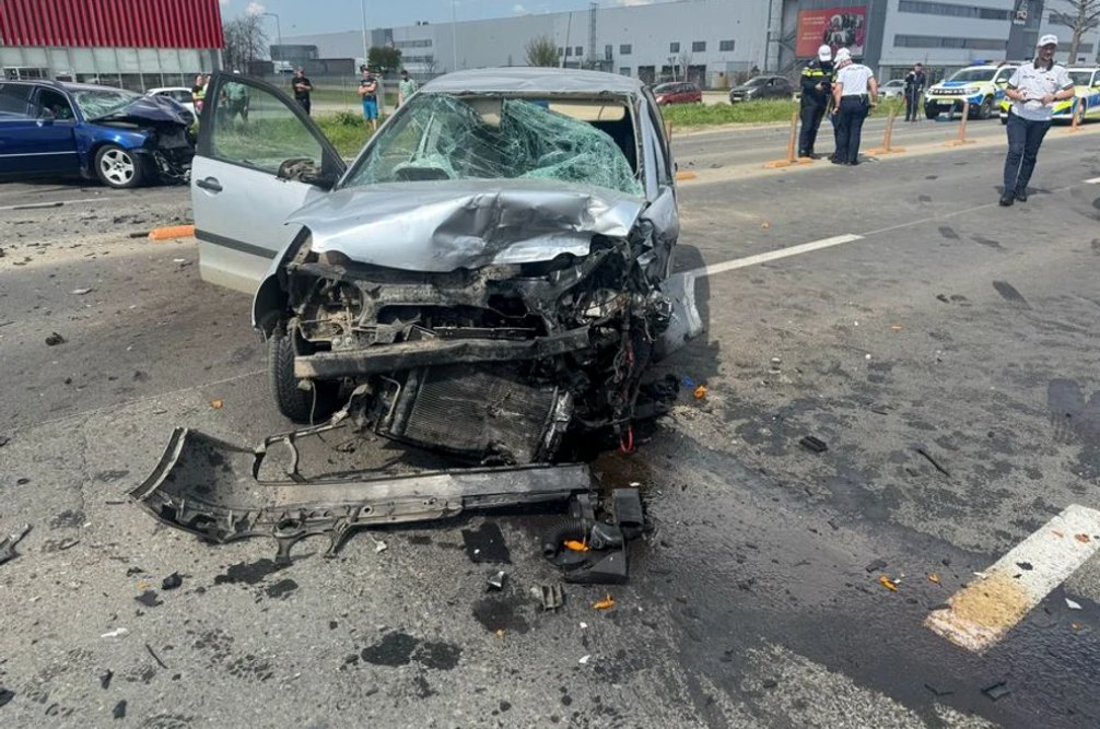 Accident MORTAL în Timiș. Un tânăr a fost grav rănit, iar șoferul vinovat și-a pierdut viața