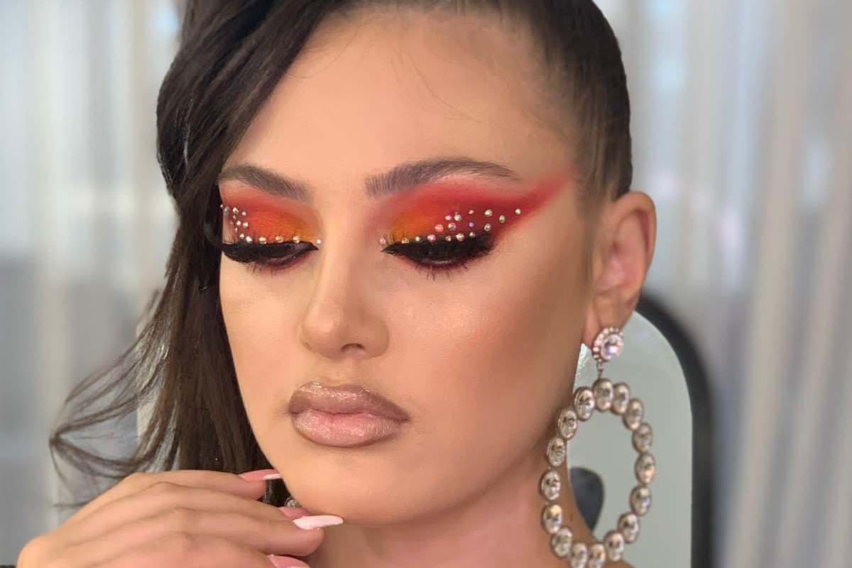 „Păpușa de la Glina” a devenit mamă la doar 17 ani. Tânăra cu trăsături angelice, aspru criticată pe Internet