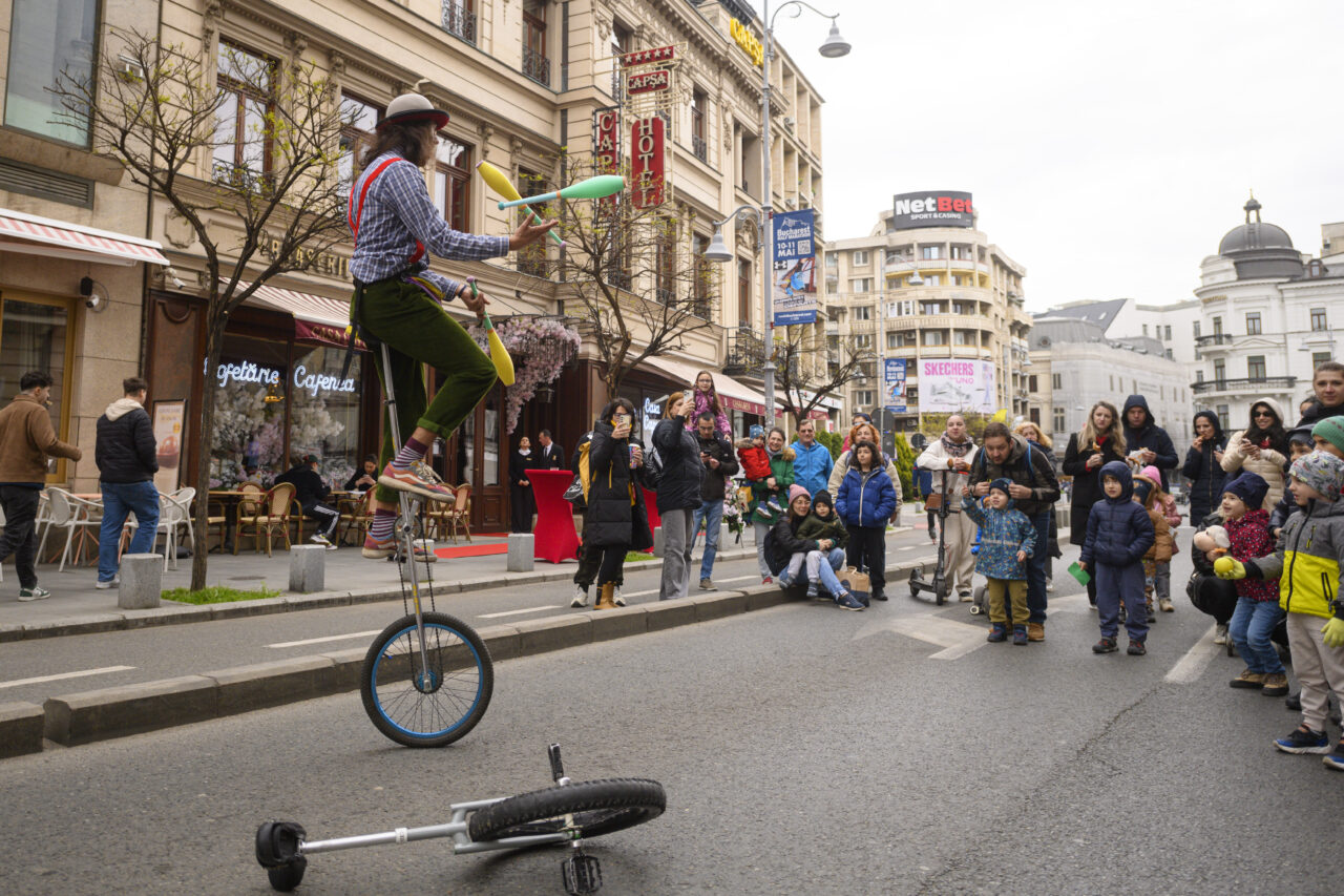 Capitala redevine o scenă urbană, începând de sâmbătă. Programul primului din cele 24 de weekenduri cu „STRĂZI DESCHISE– București, Promenadă urbană”