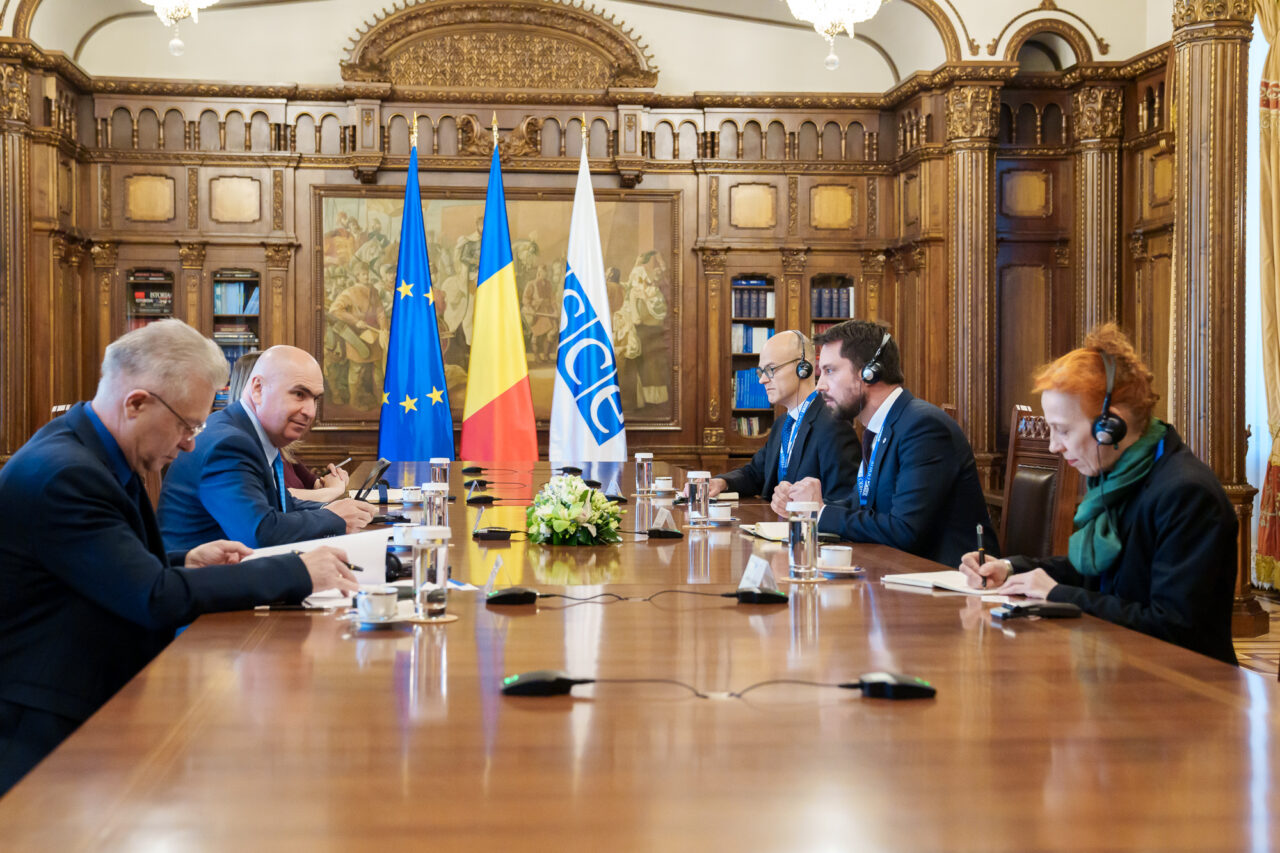 Ilie Bolojan întâmpină delegația OSCE pentru observarea alegerilor din România