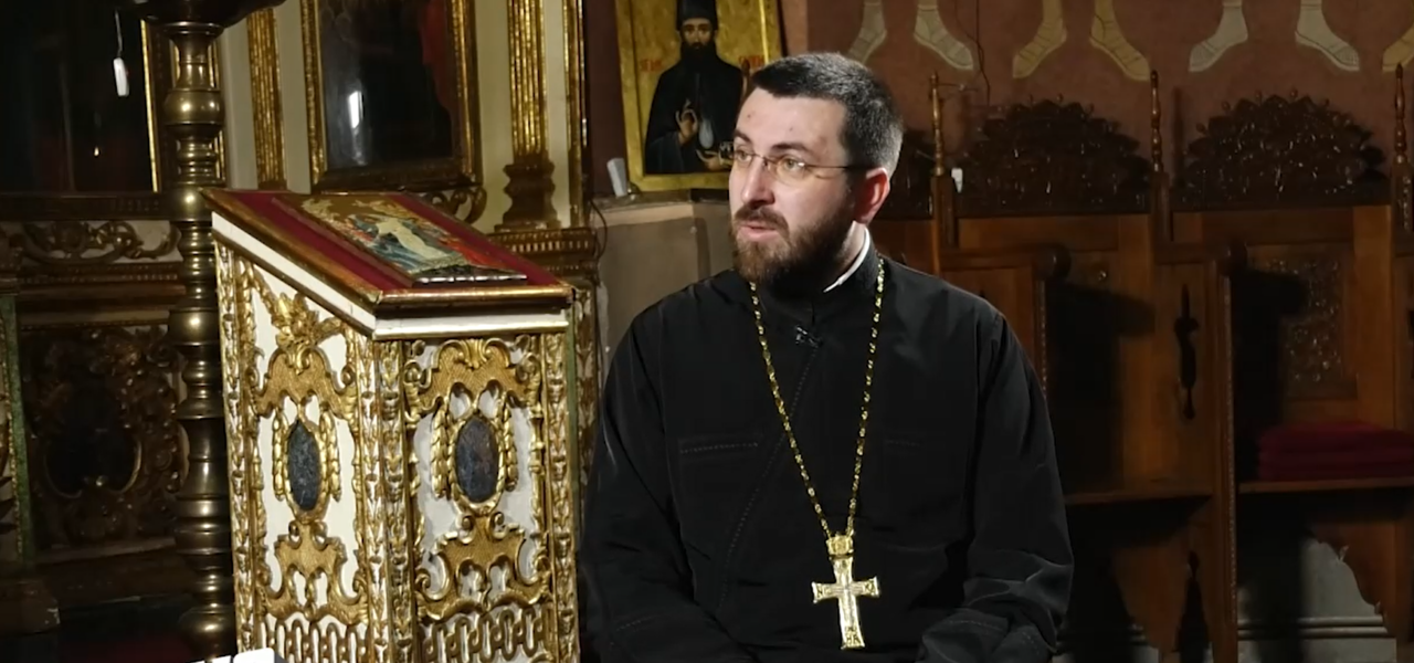 Părintele Paroh Victor Lucian Georgescu dezvăluie puterea RUGĂCIUNII coborâte în inimă: „Se extinde atunci când cuvintele încetează”