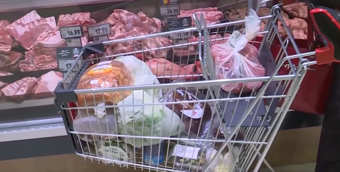 Înghesuială în supermarketuri și piețe, pentru că se fac ultimele cumpărături pentru masa pascală. Care va fi singurul mall deschis în ziua de PAȘTE