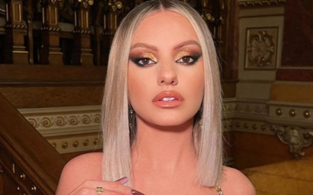 Alexandra Stan, criticată de fani după ce s-a filmat pe TikTok, în timp ce era pe autostradă: „Cu cine ai făcut școala de șoferi”