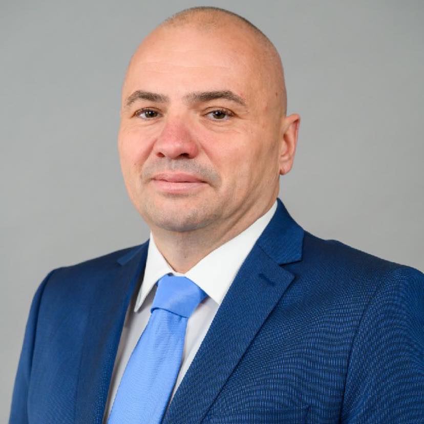 Primarul din Cornești (Cluj), plasat sub control judiciar și suspendat din funcție pentru 60 de zile. Ce a făcut Chifor cu buldoexcavatorul
