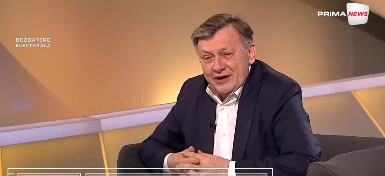 Crin Antonescu: „Spălarea picioarelor, suprema împlinire a demnităţii unui conducător”