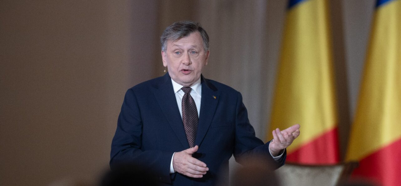 „Fără AUR, fără SOS, fără Georgescu”. Crin Antonescu spune cum pot PNL și UDMR să formeze un nou Guvern