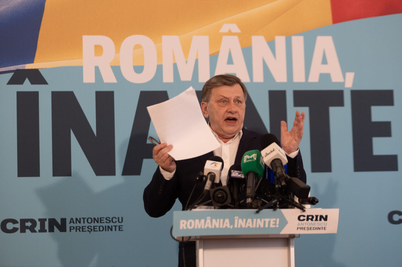 Crin Antonescu bagă în ședință liderii Coaliției înainte de primul tur al alegerilor prezidențiale