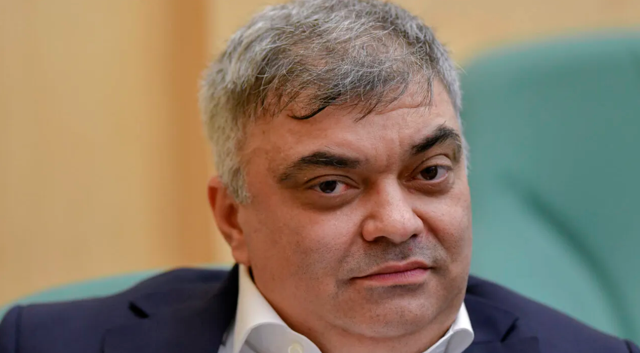 Dosarul „Mafia spitalelor”. Fostul șef ASSMB și colaboratorii, JUDECAȚI pentru corupție. Protejata lui Voiculescu: „20.000 de euro să-l susținem”